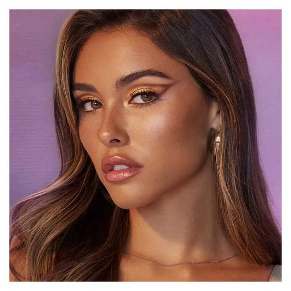 Morphe X Madison Beer Channel Surfing Artistry Palette - Picture 2 of 9